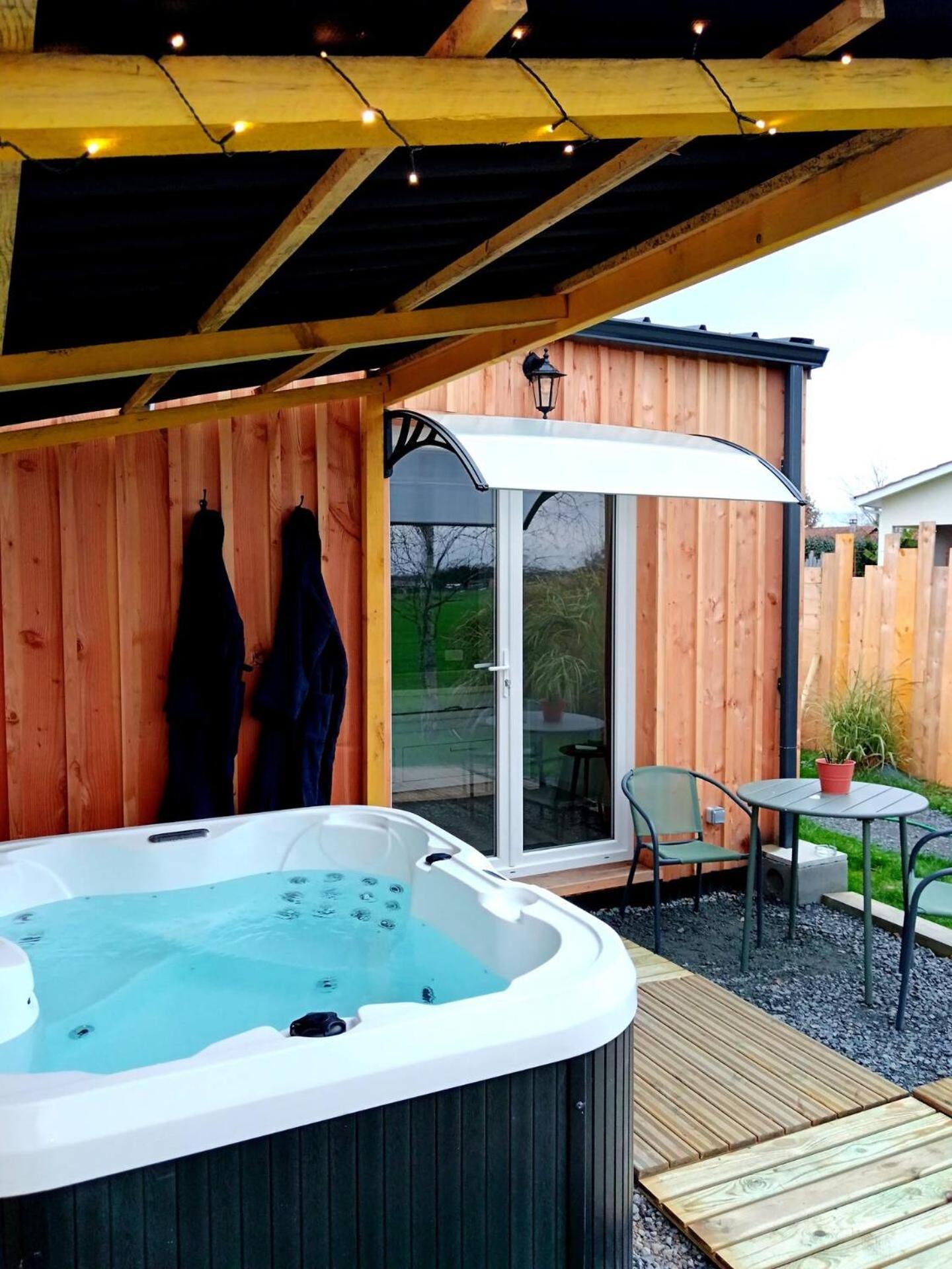 Chalet Cosy Avec Option Jacuzzi Saint-Genes-de-Fronsac Zewnętrze zdjęcie
